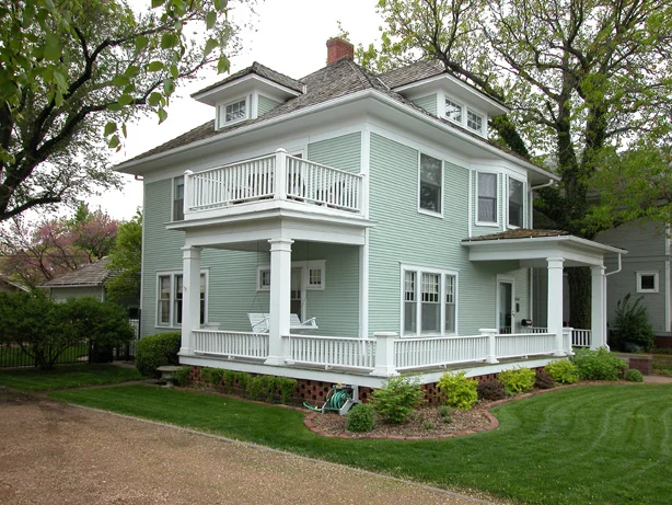 1111 W. River Blvd. photo 1