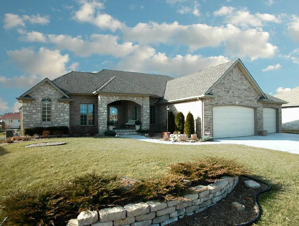 3105 Bayview photo 1