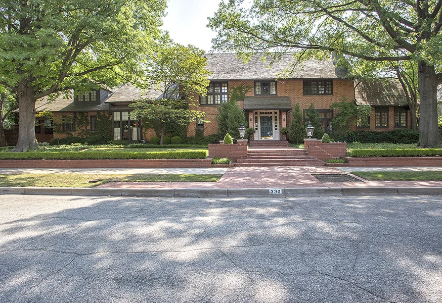 330 Lancaster photo 1