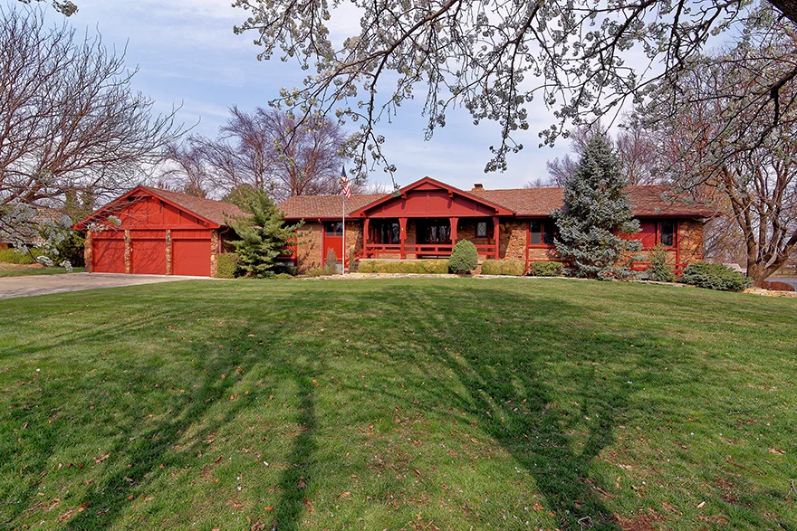 450 N. Rainbow Lakes Rd. photo 1