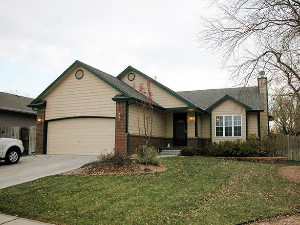 8327 E. Zimmerly photo 1