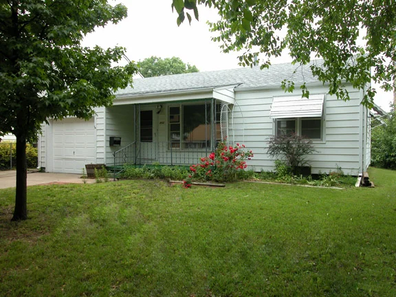 852 S. Marcilene photo 1